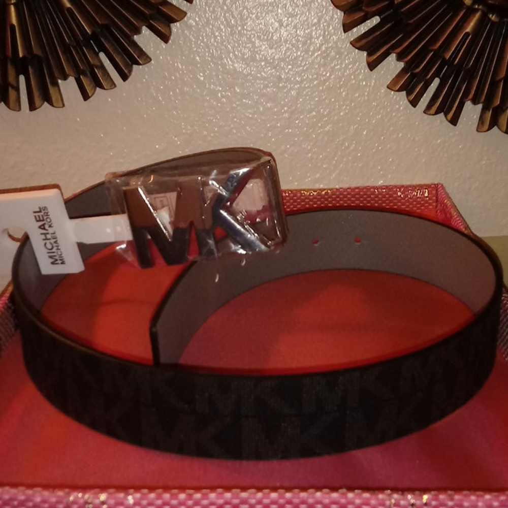 A MICHAEL KORS BELT